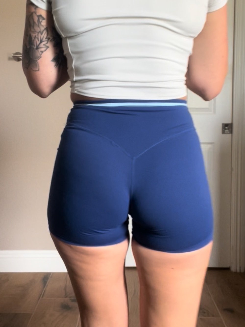 Aoxjox Velma Cross Waist Biker Scrunch Shorts Blue Small Gym Workout Amazon - Picture 4 of 8